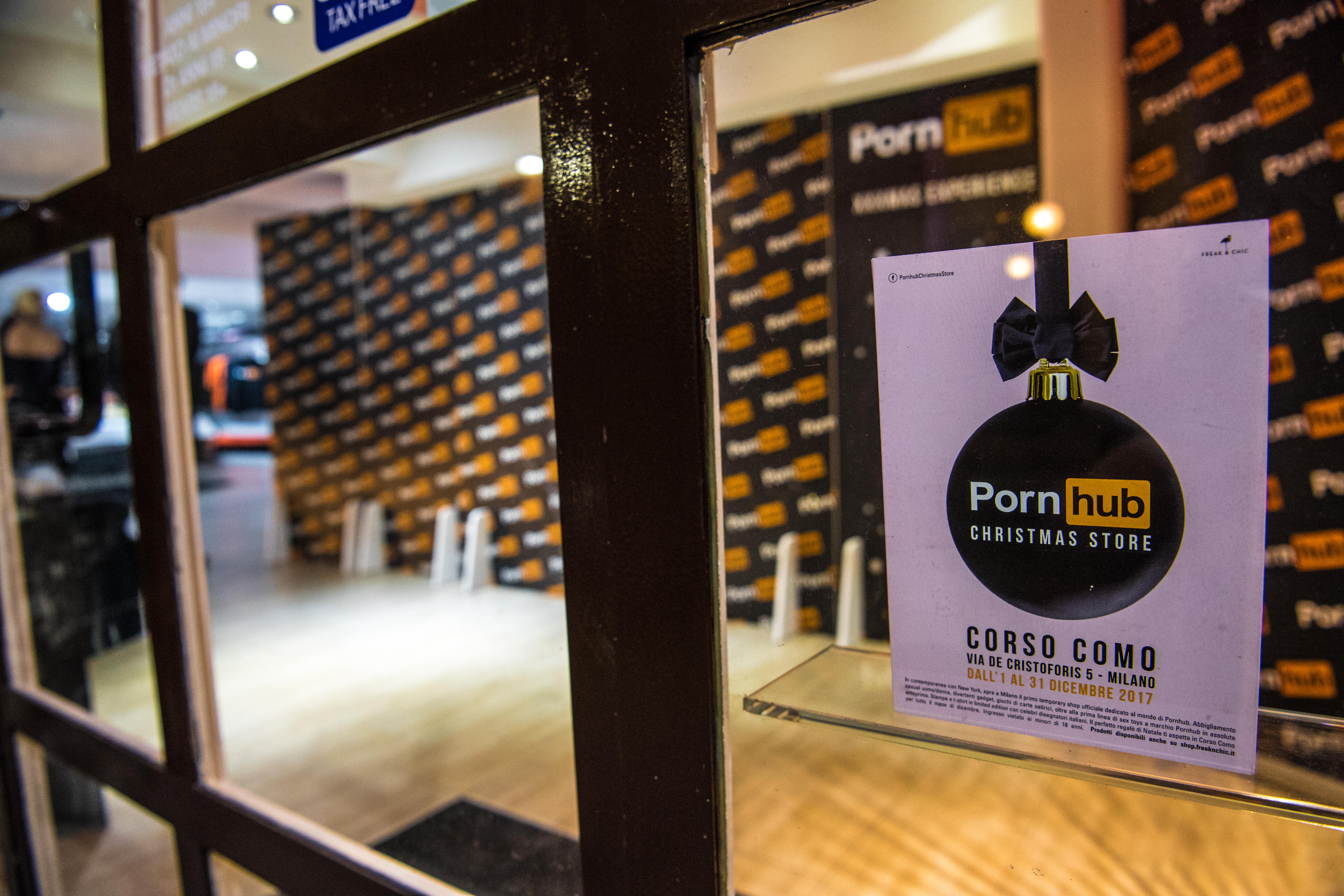 Apre a MILANO il Temporary Shop di PORNHUB